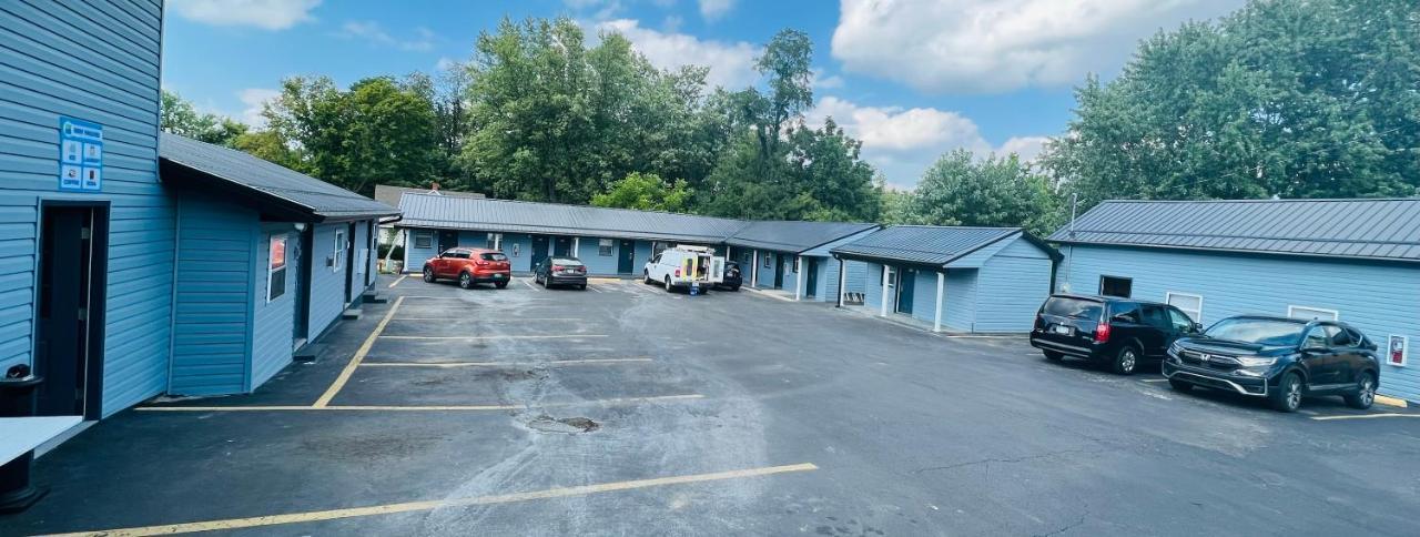 Hillsboro Inn & Suites Bagian luar foto